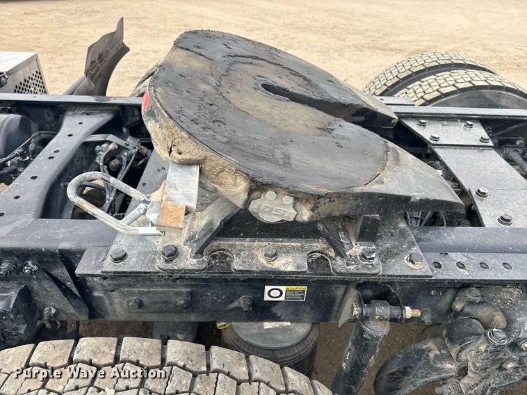 image for item DY7001 2021 Kenworth T880 semi truck