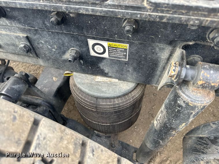 image for item DY7001 2021 Kenworth T880 semi truck