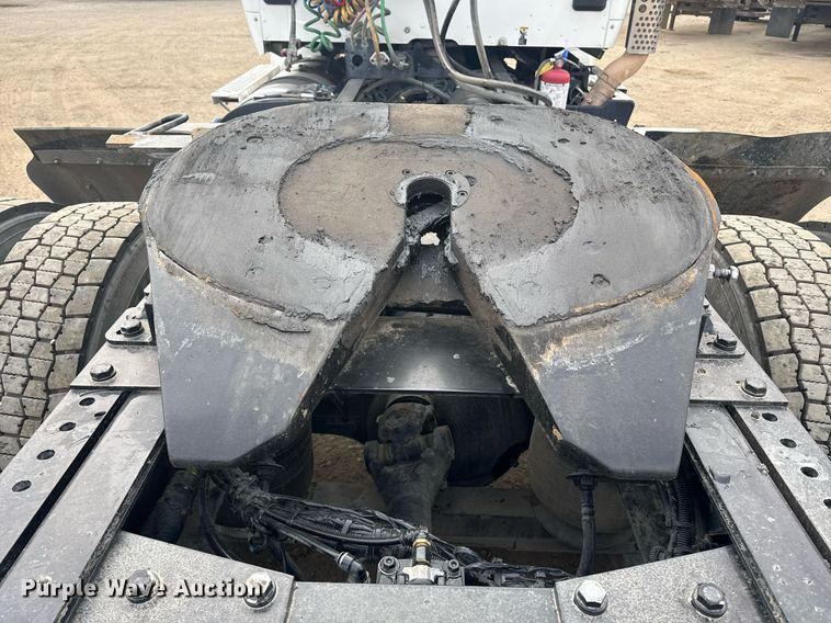 image for item DY7001 2021 Kenworth T880 semi truck