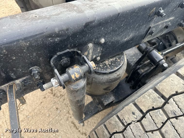 image for item DY7001 2021 Kenworth T880 semi truck