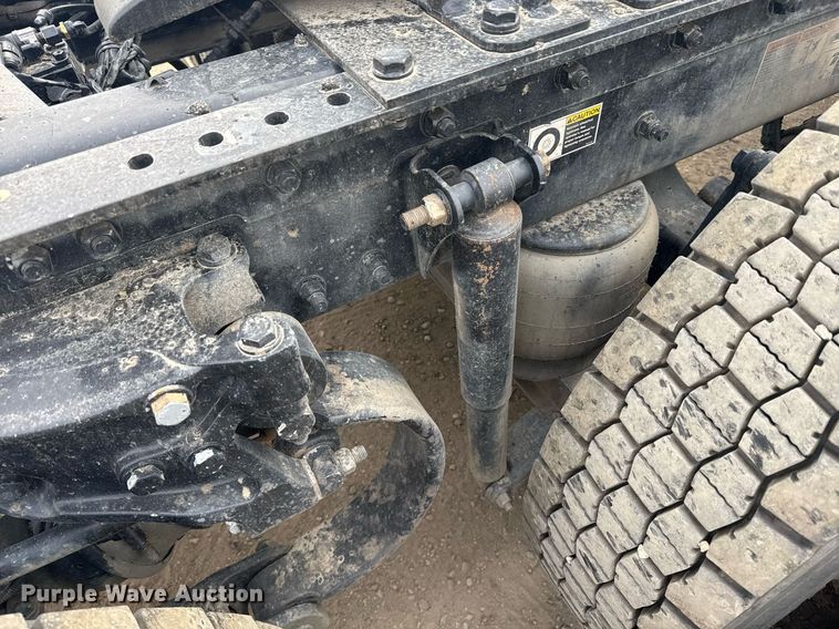 image for item DY7001 2021 Kenworth T880 semi truck