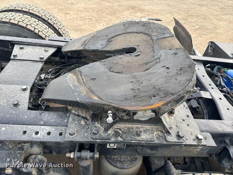 image for item DY7001 2021 Kenworth T880 semi truck