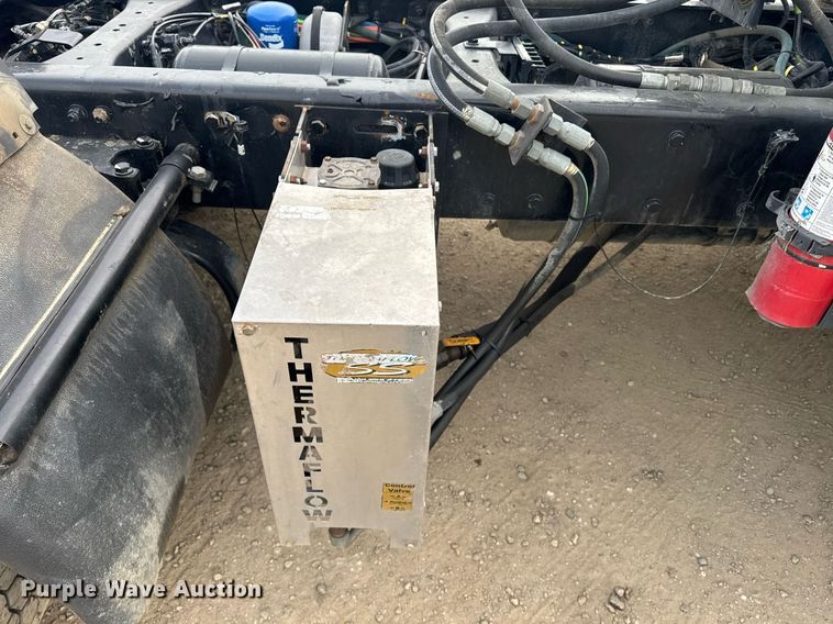 image for item DY7001 2021 Kenworth T880 semi truck