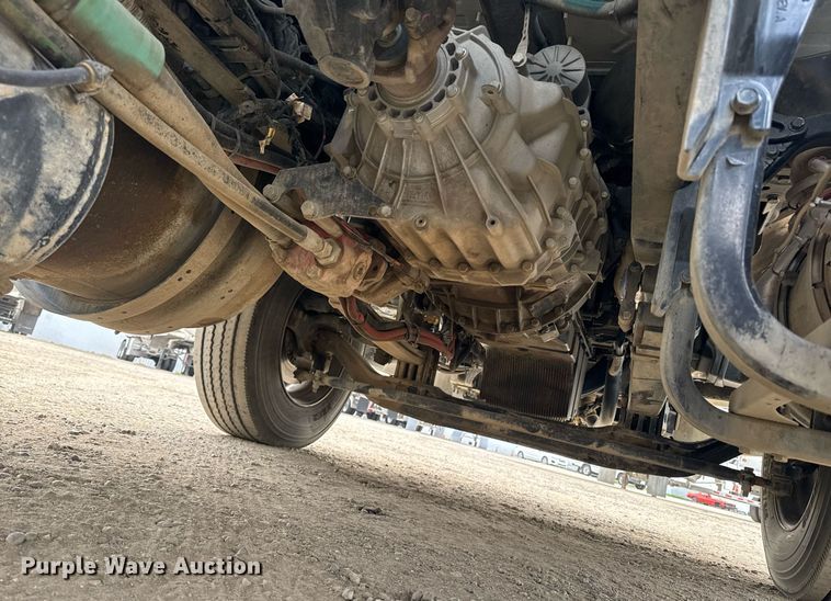 image for item DY7001 2021 Kenworth T880 semi truck