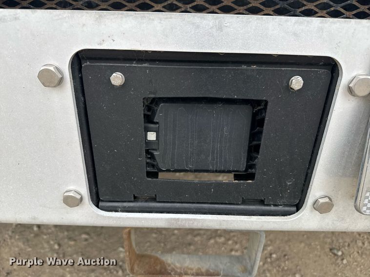 image for item DY7001 2021 Kenworth T880 semi truck