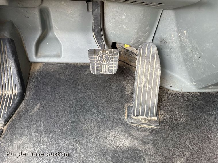 image for item DY7001 2021 Kenworth T880 semi truck