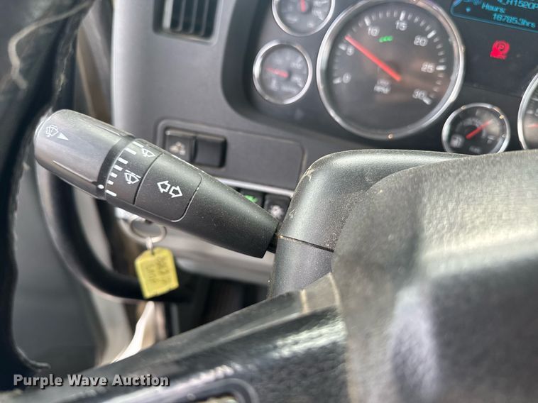 image for item DY7001 2021 Kenworth T880 semi truck