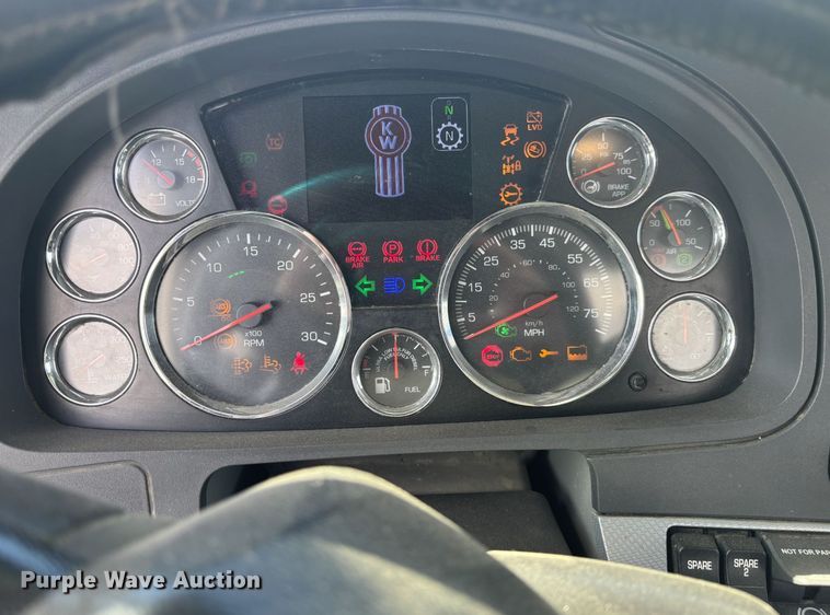 image for item DY7001 2021 Kenworth T880 semi truck