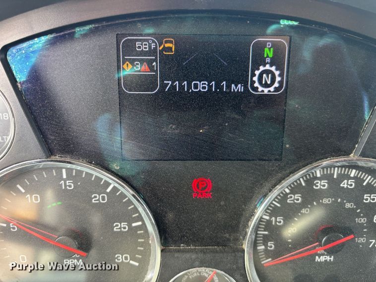 image for item DY7001 2021 Kenworth T880 semi truck