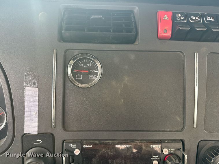 image for item DY7001 2021 Kenworth T880 semi truck