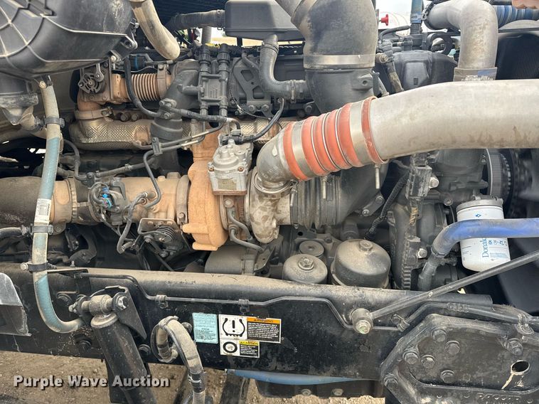 image for item DY7001 2021 Kenworth T880 semi truck