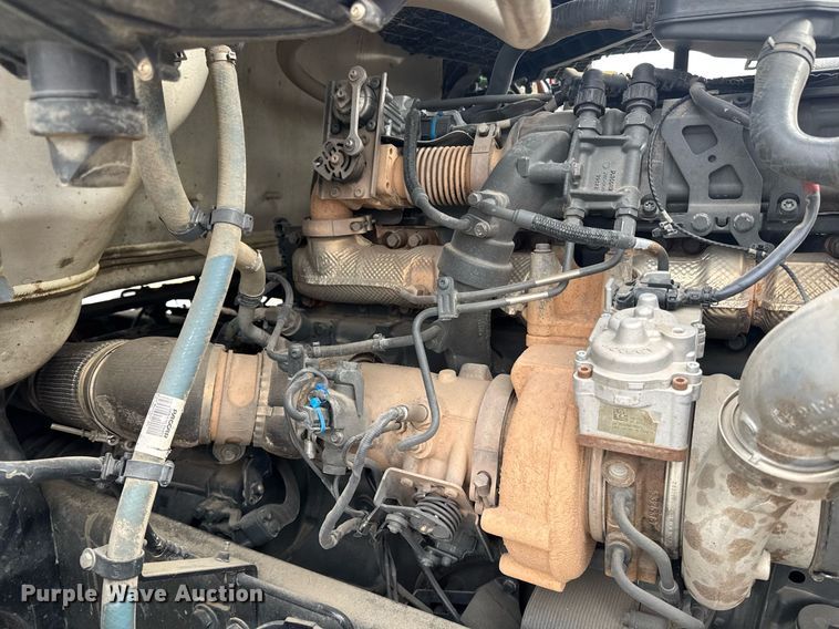 image for item DY7001 2021 Kenworth T880 semi truck