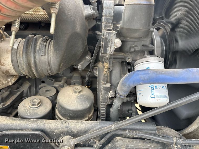 image for item DY7001 2021 Kenworth T880 semi truck