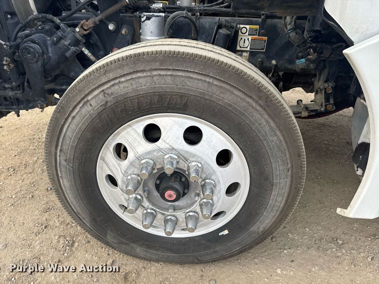 image for item DY7001 2021 Kenworth T880 semi truck