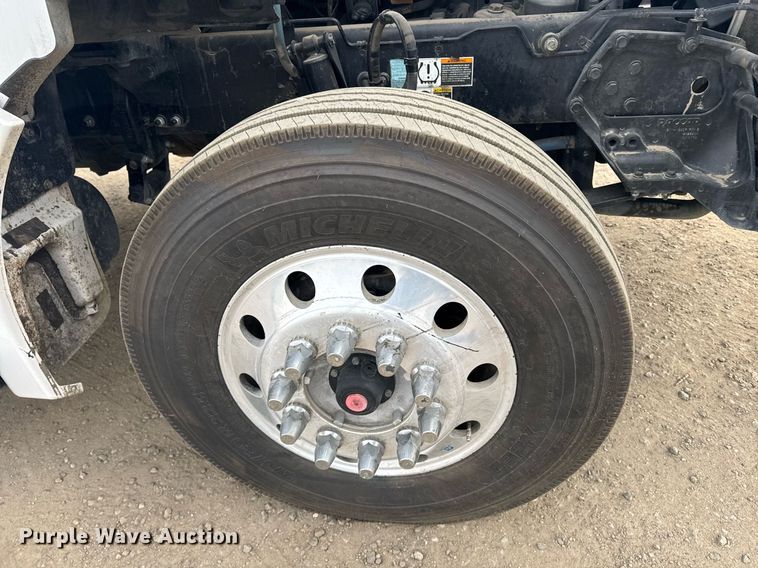 image for item DY7001 2021 Kenworth T880 semi truck