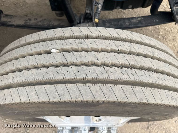 image for item DY7001 2021 Kenworth T880 semi truck