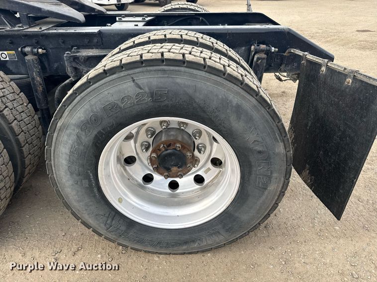 image for item DY7001 2021 Kenworth T880 semi truck