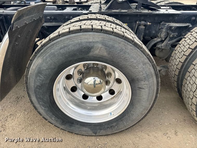 image for item DY7001 2021 Kenworth T880 semi truck