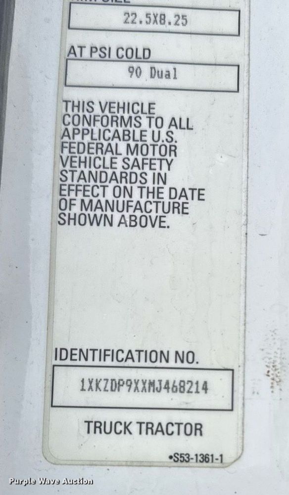 image for item DY7001 2021 Kenworth T880 semi truck