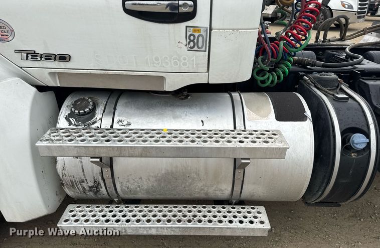 image for item DY7002 2021 Kenworth T880 semi truck