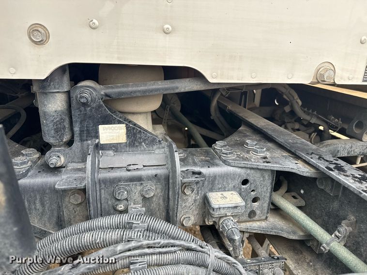 image for item DY7002 2021 Kenworth T880 semi truck