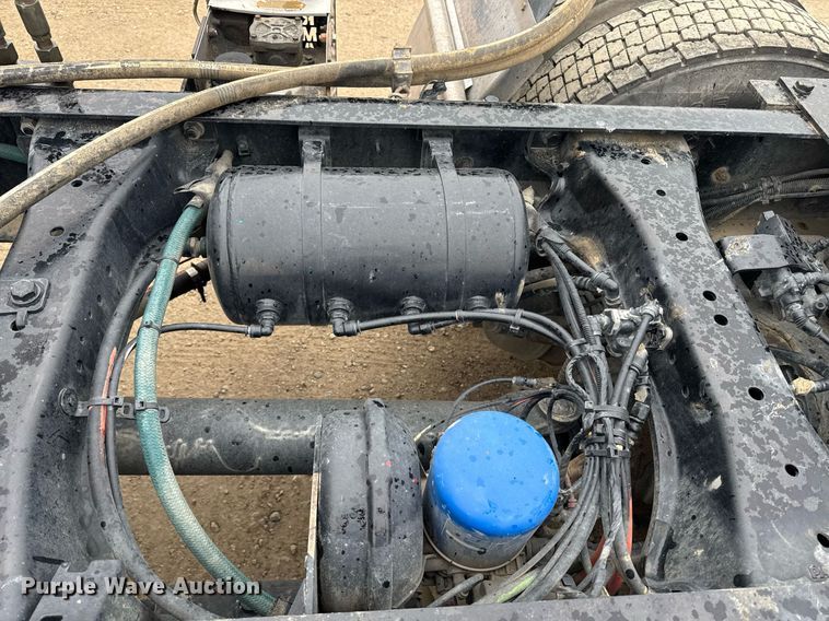 image for item DY7002 2021 Kenworth T880 semi truck