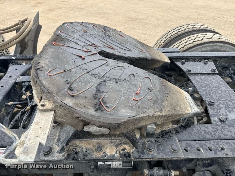 image for item DY7002 2021 Kenworth T880 semi truck