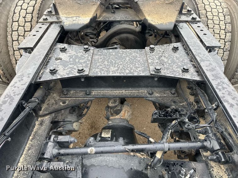 image for item DY7002 2021 Kenworth T880 semi truck