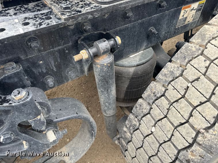 image for item DY7002 2021 Kenworth T880 semi truck