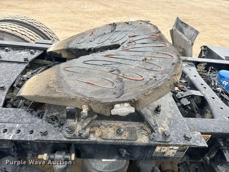 image for item DY7002 2021 Kenworth T880 semi truck