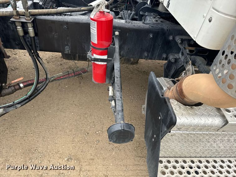 image for item DY7002 2021 Kenworth T880 semi truck