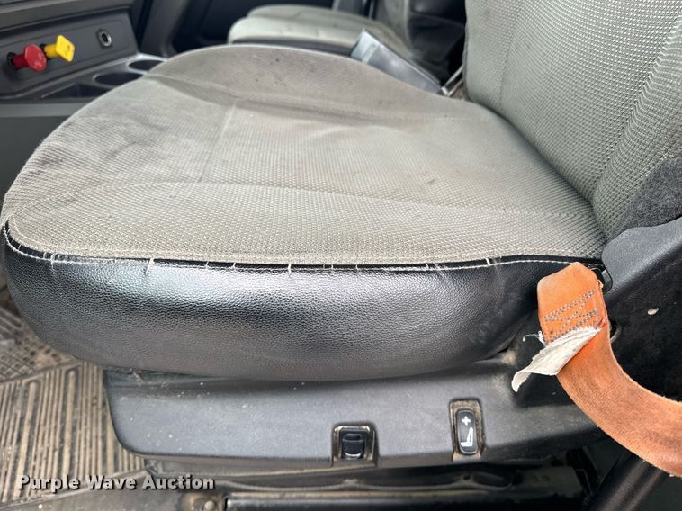 image for item DY7002 2021 Kenworth T880 semi truck