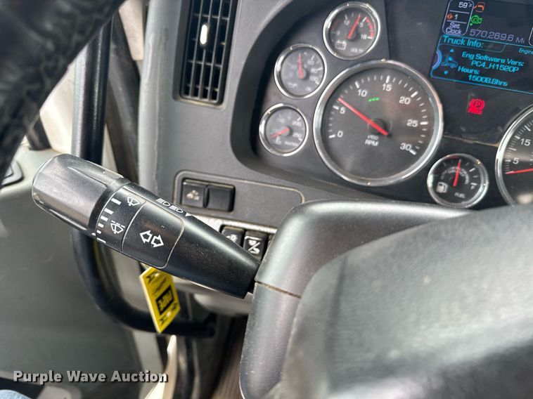 image for item DY7002 2021 Kenworth T880 semi truck