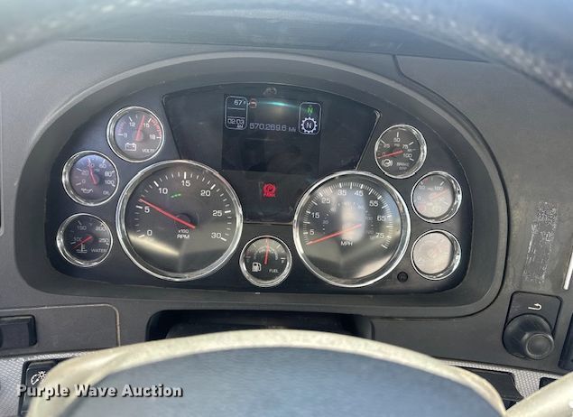 image for item DY7002 2021 Kenworth T880 semi truck