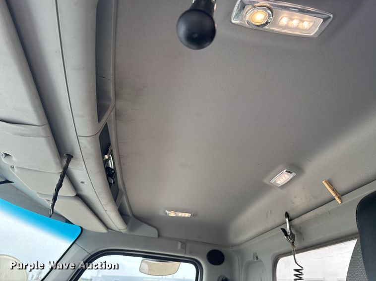 image for item DY7002 2021 Kenworth T880 semi truck