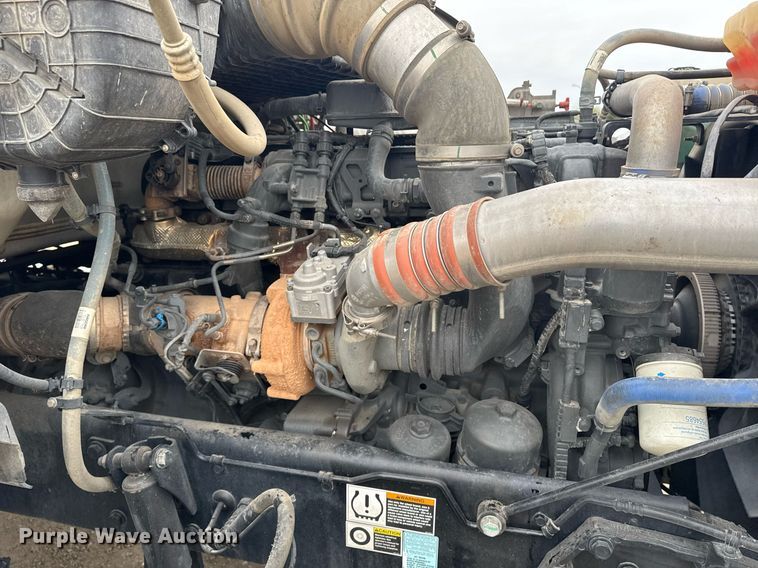 image for item DY7002 2021 Kenworth T880 semi truck