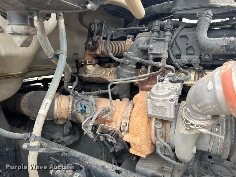 image for item DY7002 2021 Kenworth T880 semi truck