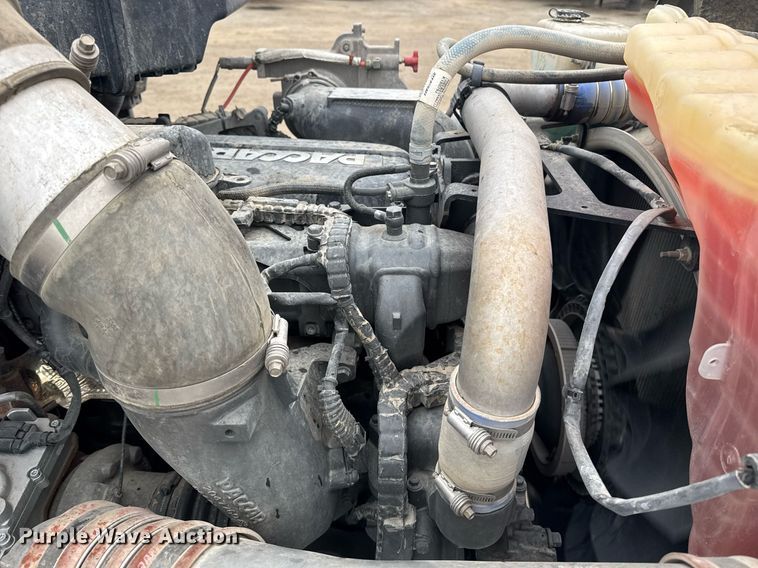 image for item DY7002 2021 Kenworth T880 semi truck