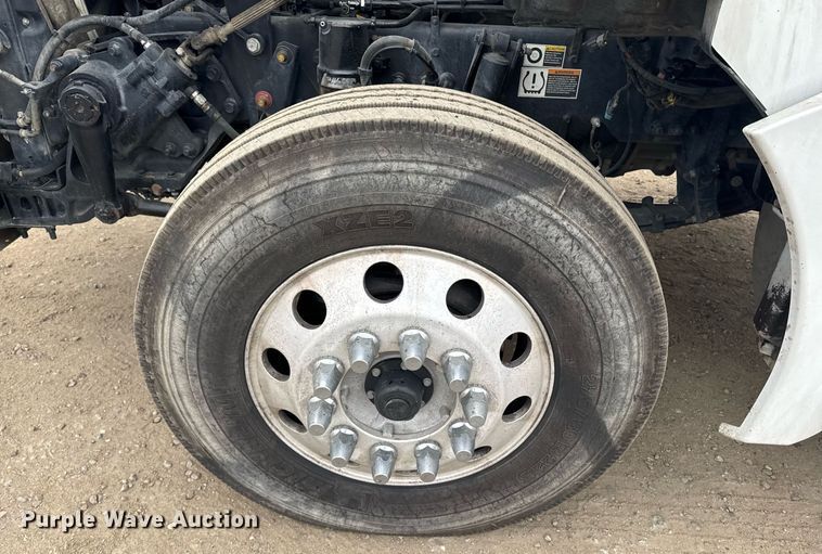 image for item DY7002 2021 Kenworth T880 semi truck