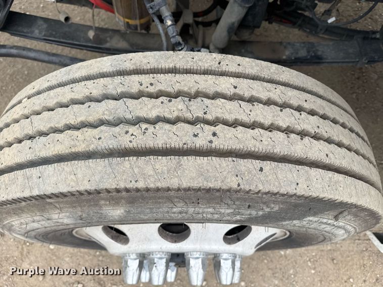 image for item DY7002 2021 Kenworth T880 semi truck