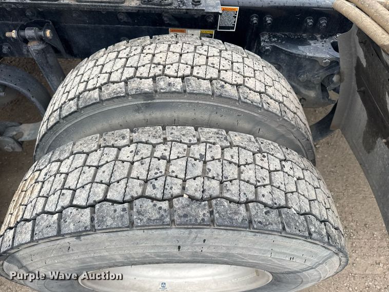 image for item DY7002 2021 Kenworth T880 semi truck