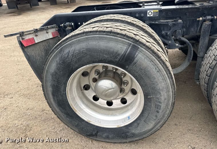 image for item DY7002 2021 Kenworth T880 semi truck