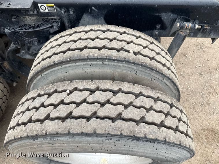 image for item DY7002 2021 Kenworth T880 semi truck