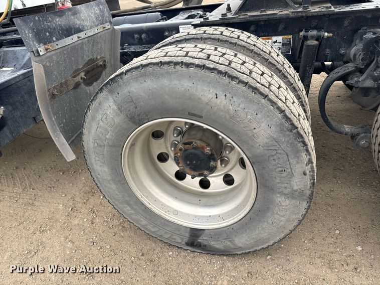 image for item DY7002 2021 Kenworth T880 semi truck