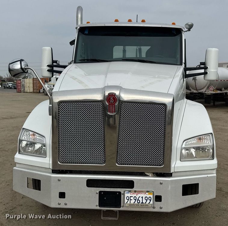 image for item DY7003 2021 Kenworth T880 semi truck