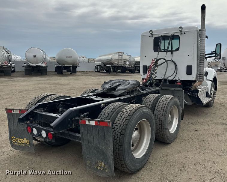 image for item DY7003 2021 Kenworth T880 semi truck