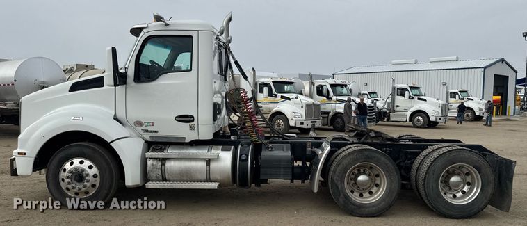 image for item DY7003 2021 Kenworth T880 semi truck