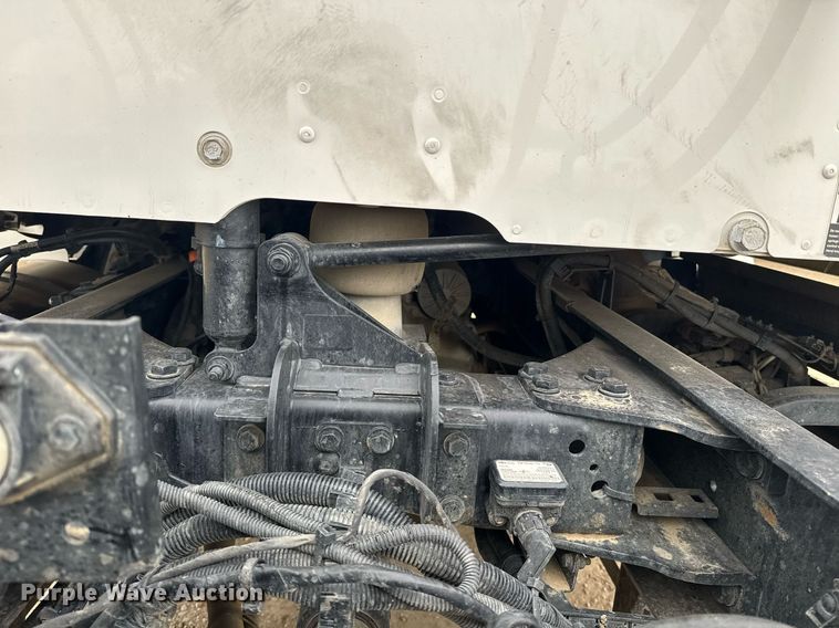 image for item DY7003 2021 Kenworth T880 semi truck