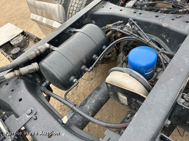 image for item DY7003 2021 Kenworth T880 semi truck