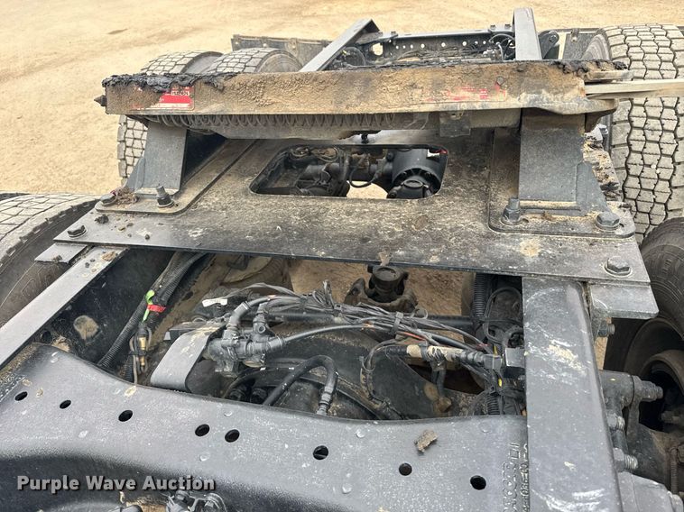 image for item DY7003 2021 Kenworth T880 semi truck